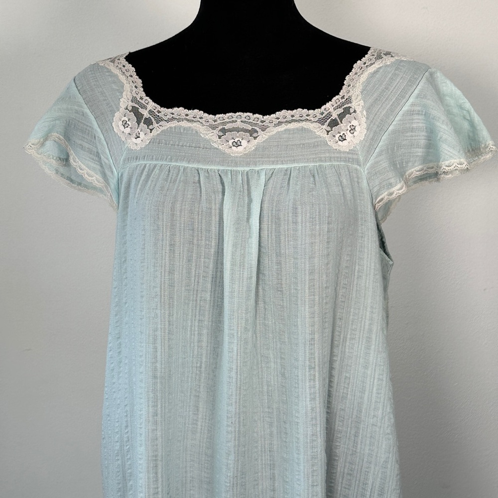 Vintage 70s Seersucker Light Blue Flutter Sleeve Lace Night Gown & Robe 2 pc S/M